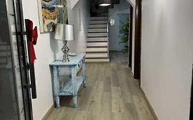 Alvarenga House